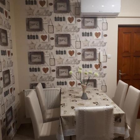 Katalin Apartman ハイデゥソボスロー エクステリア 写真