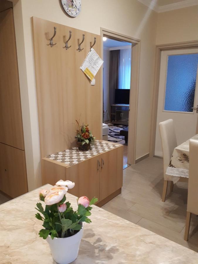 Katalin Apartman ハイデゥソボスロー エクステリア 写真