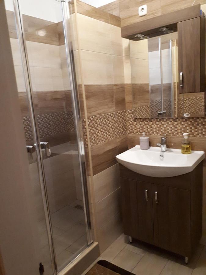 Katalin Apartman ハイデゥソボスロー エクステリア 写真